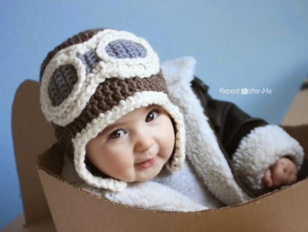 Topi berbentuk pesawat terbang